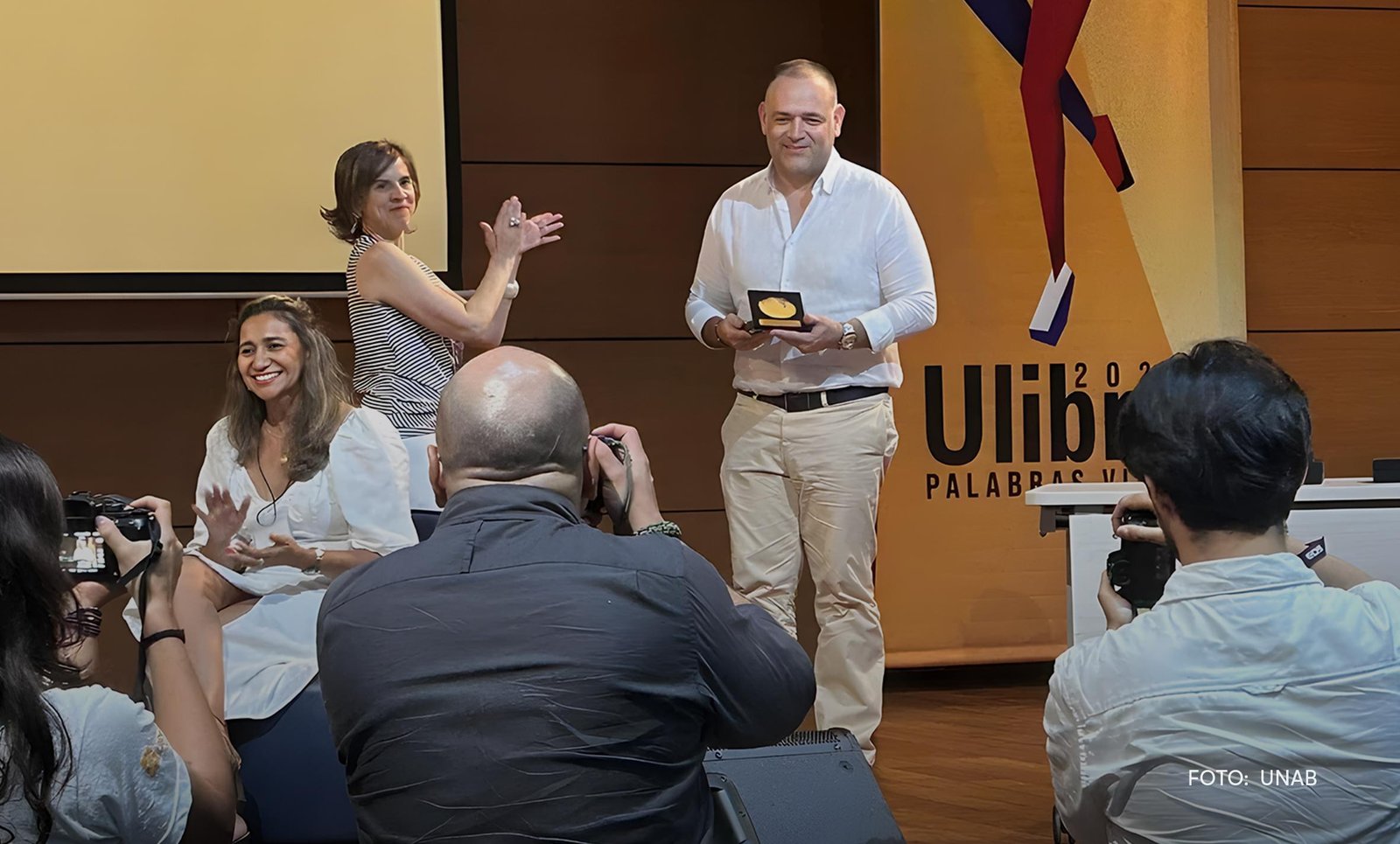 Jose Ramiro Coutney JOSÉ RAMIRO CELEDÓN UCROS, PRIMER GUAJIRO GALARDONADO EN LOS PREMIOS ...